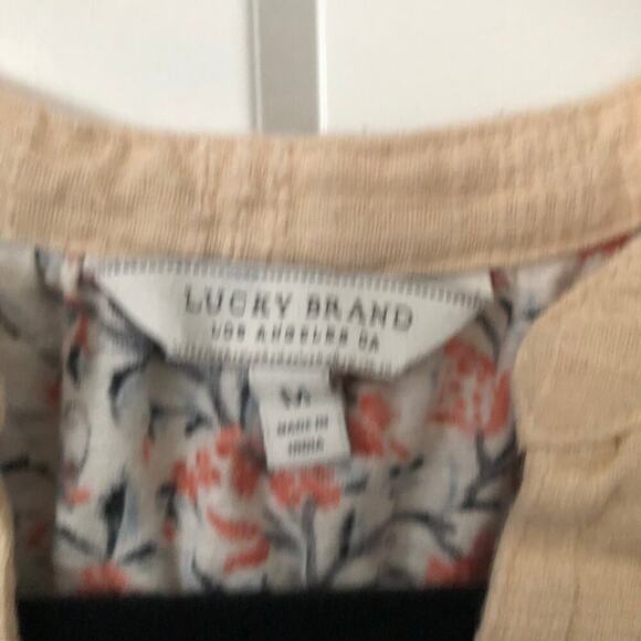 Lucky brand Floral print top size medium - Picture 3 of 3